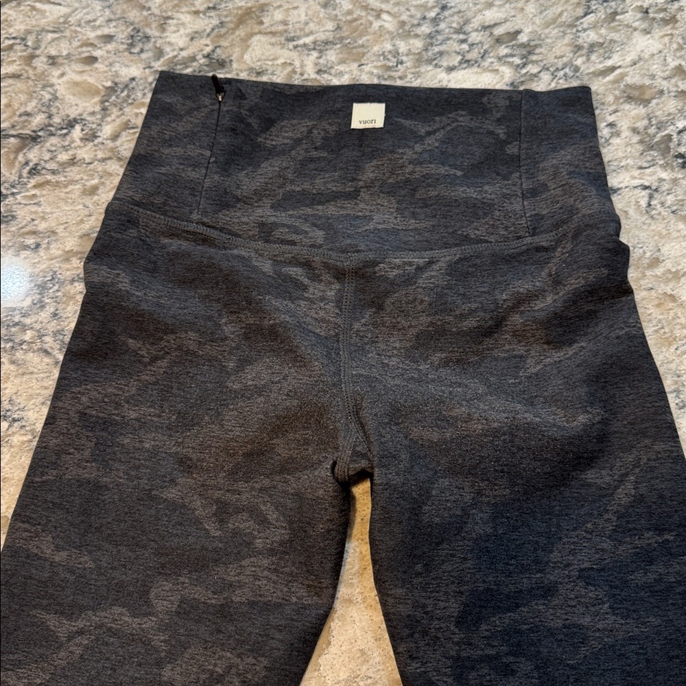Vuori Clean Elevation Camo Leggings Black Gray Small S - Picture 10 of 13